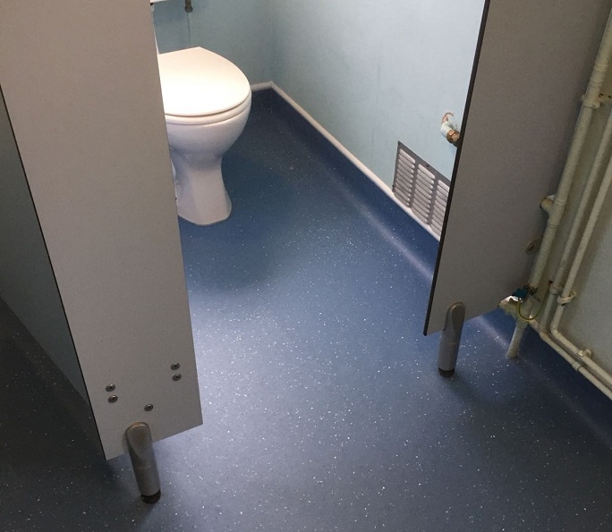 The vinyl safety flooring in one of the cubicles.